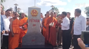 VIETNAM – 30 – 2011 -បង្គោលមេ(ច្រកអន្តរជាតិ)