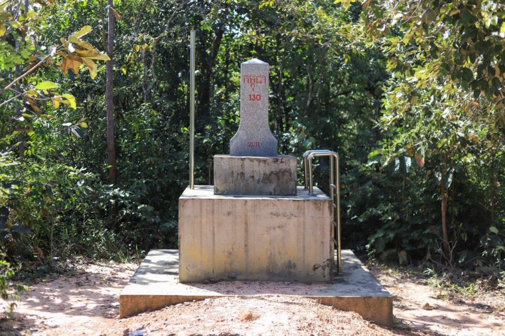 កម្ពុជា – 130 – 2011 – បង្គោលមេ(ធម្មតា)
