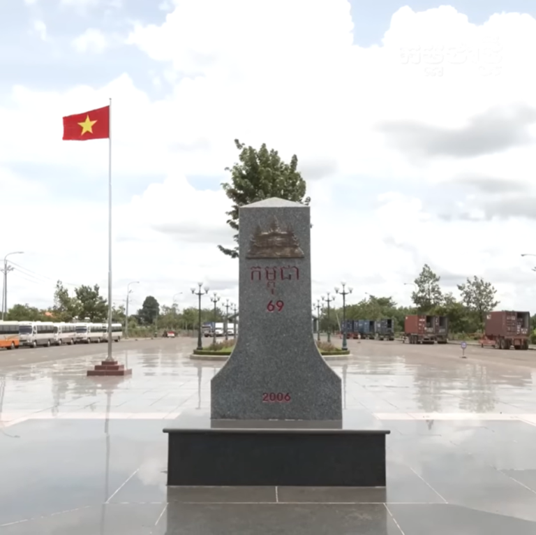 កម្ពុជា​​ – 69 – 2006 – បង្គោលមេ(ច្រកអន្តរជាតិ)