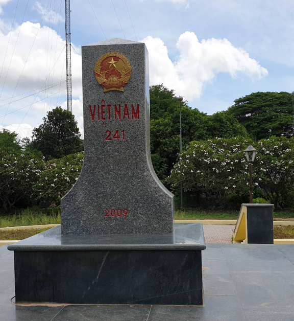 VIETNAM​​ – 241 – 2009 – បង្គោលមេ(ច្រកអន្តរជាតិ)