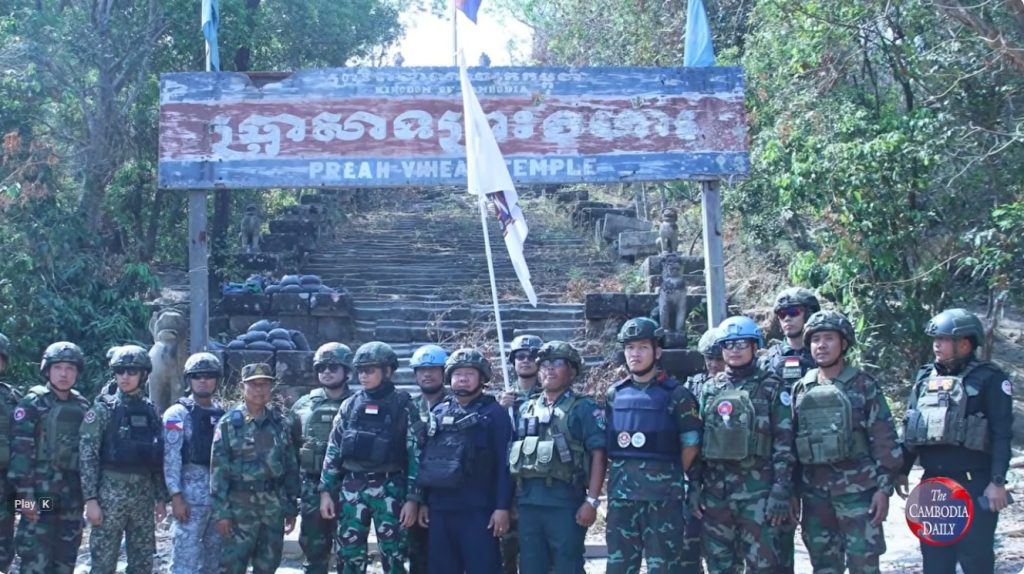 ក្រុមអ្នកសង្កេតការណ៍អាស៊ាន ទៅពិនិត្យប្រាសាទព្រះវិហារ ក្រោយខ្មែរចោទថៃ ថៃចោទខ្មែរ